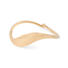 Charger l&#39;image dans la galerie, Bracelet jonc or jaune ondulé du Créateur Jacque Moniquet
