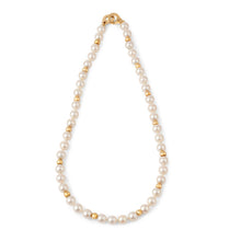 Charger l&#39;image dans la galerie, Collier perles Akoya et boule d&#39;or fermoir menottes de la maison Dinh Van

