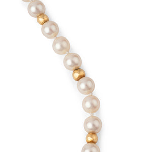 Collier perles Akoya et boule d'or fermoir menottes de la maison Dinh Van