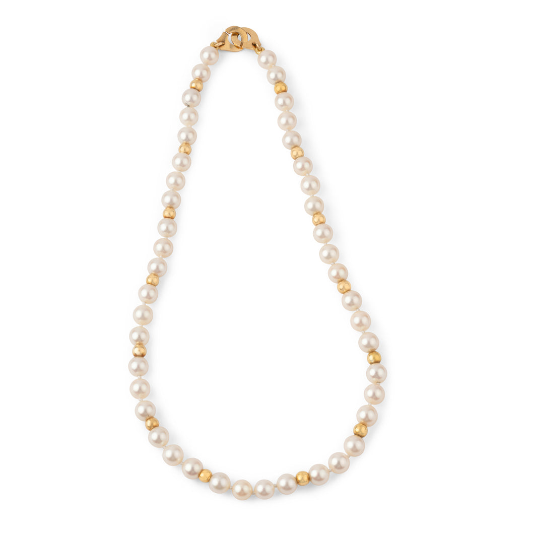 Collier perles Akoya et boule d'or fermoir menottes de la maison Dinh Van