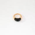 Bague or jaune et onyx de la maison Cartier