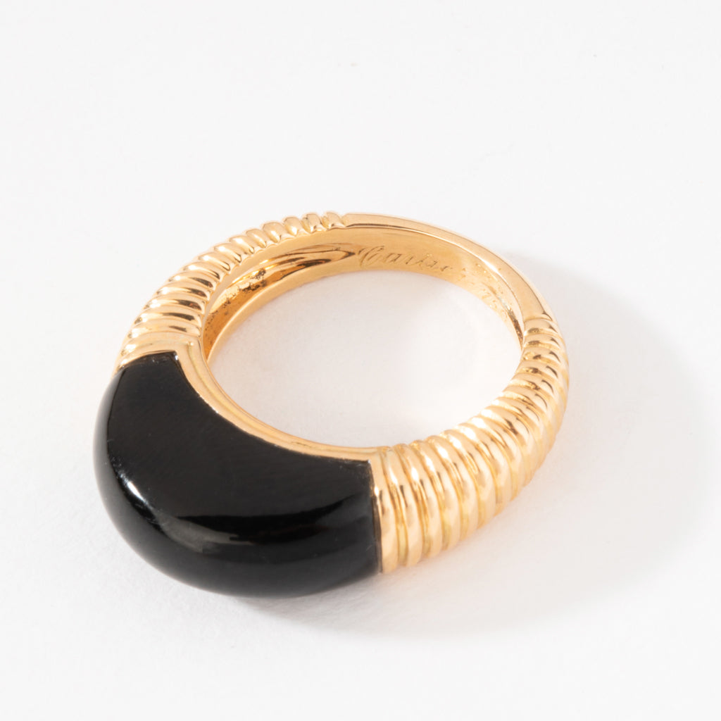 Bague or jaune et onyx de la maison Cartier