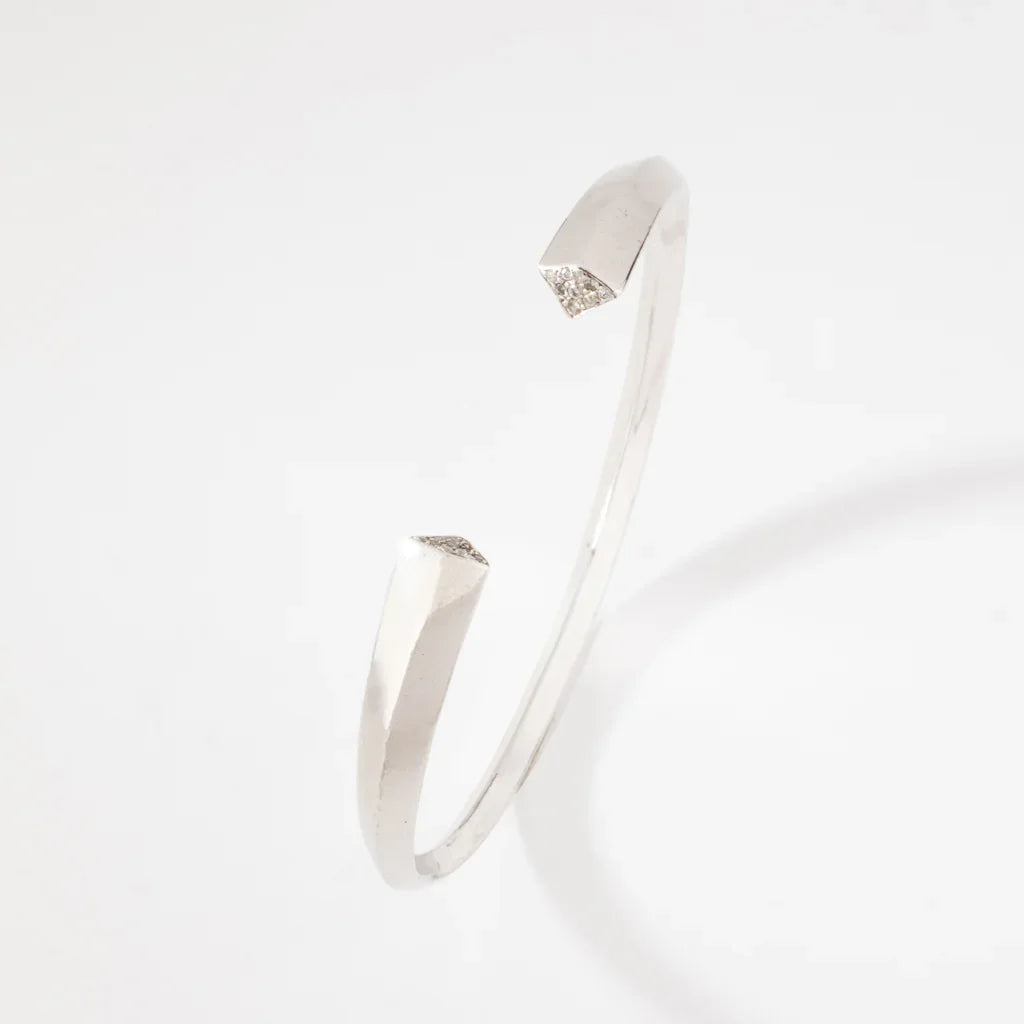 Bracelet jonc serti de petits diamants