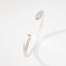 Charger l'image dans la galerie, Bracelet jonc serti de petits diamants
