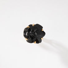 Charger l'image dans la galerie, Bague Camelia or jaune de la maison Chanel

