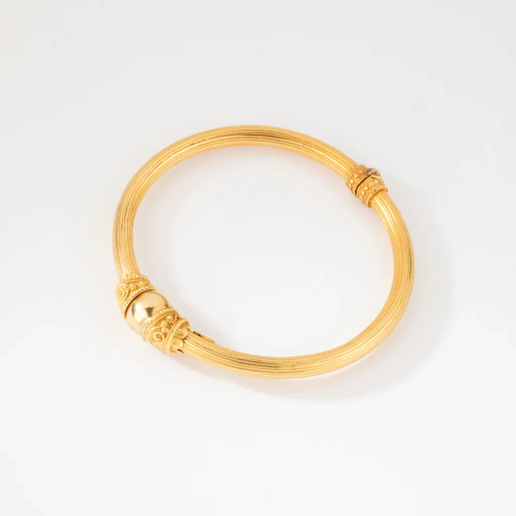 Bracelet jonc en or jaune 22k du créateur Lalaounis