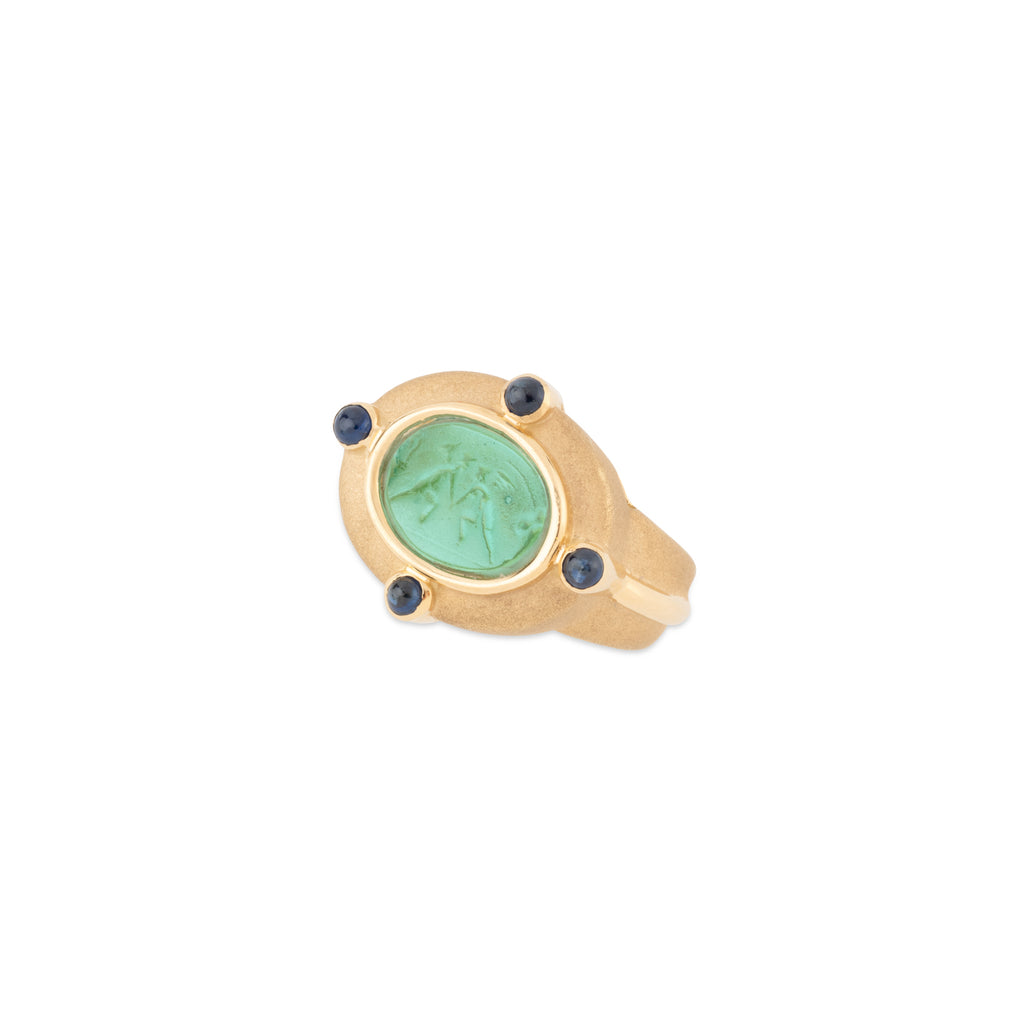 Bague or jaune étrusque en pâte de verre gravée