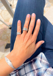 Bague de la maison Bvlgari, collection B.Zero1 moyen modèle en or gris