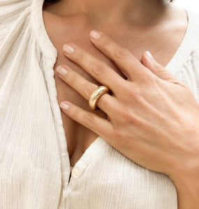 Bague jonc de la Maison Chaumet ornée de diamants