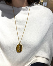 Charger l&#39;image dans la galerie, Pendentif en œil-de-tigre orné d’un motif géométrique en or jaune
