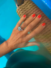 Charger l&#39;image dans la galerie, Bague en or gris et aigue-marine
