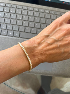 Bracelet riviere en diamant, sur or jaune en serti semi-clos