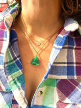 Charger l&#39;image dans la galerie, Pendentif représentant un Bouddha sculpté en l&#39;aventurine
