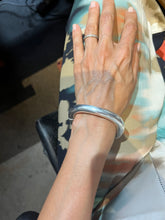 Charger l&#39;image dans la galerie, Bracelet jonc en argent de la maison Hermès,modèle Lima
