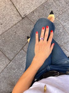 Bague or gris et saphir rose