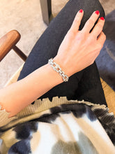 Charger l&#39;image dans la galerie, Bracelet Art Déco en platine et diamants à motifs géométriques
