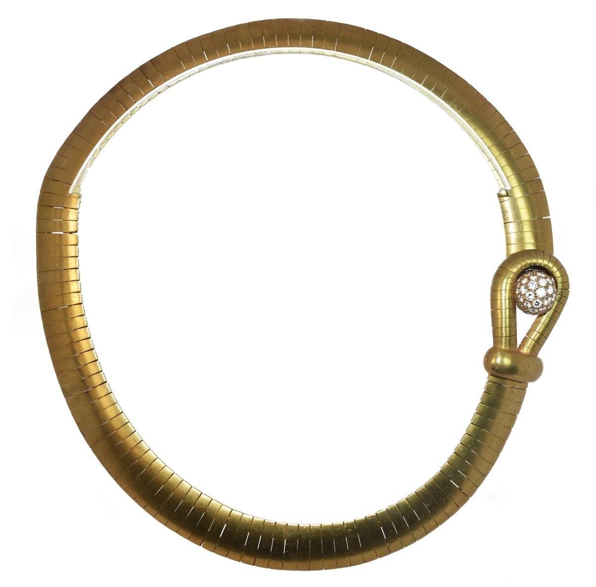 Collier or jaune mat 18k signé de la maison Chaumet - adalgyseboutique