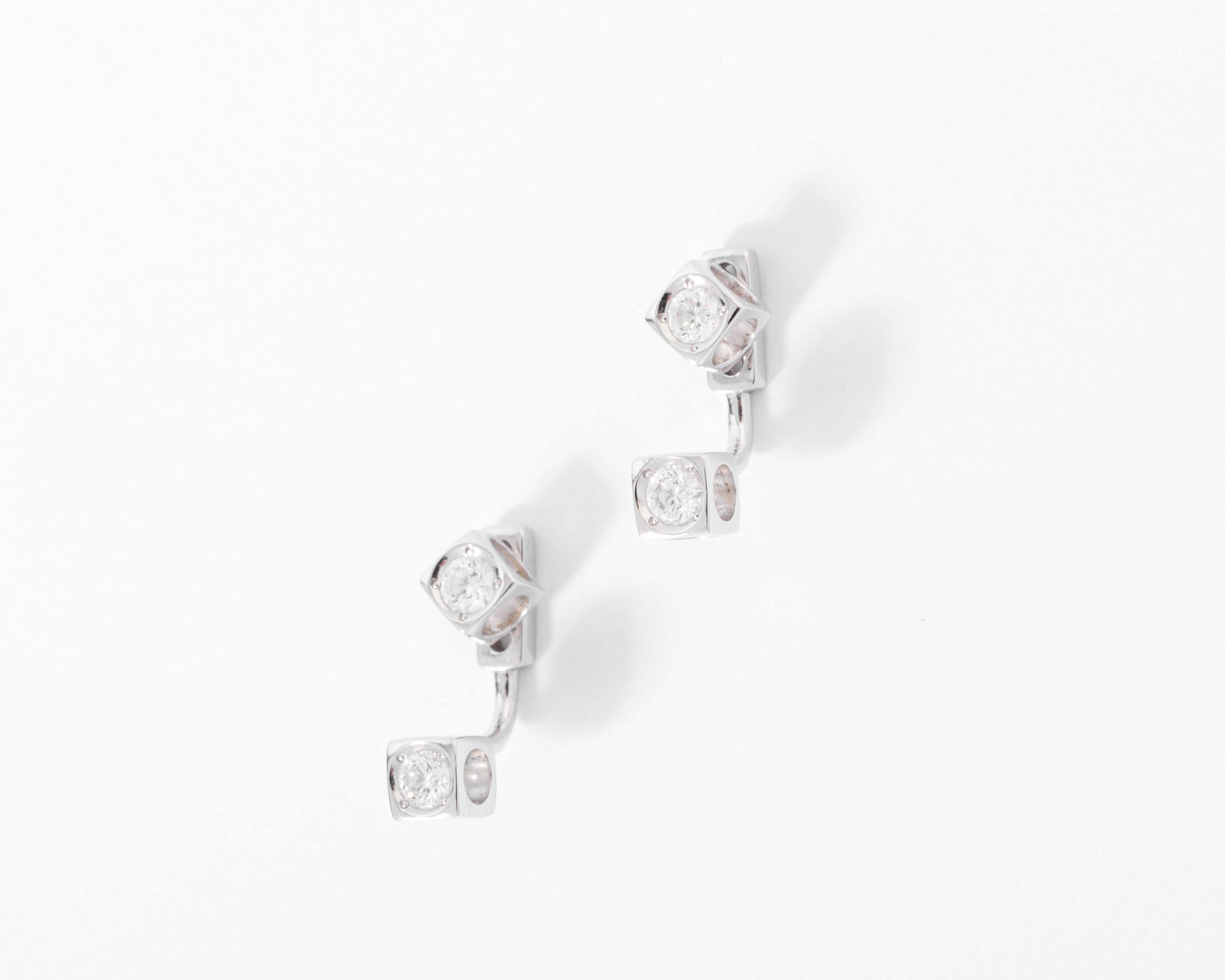 Boucles d'oreilles Dinh Van en or gris et diamants modèle Cube