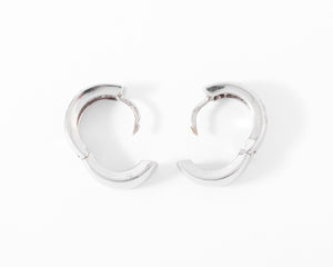 Boucles d'oreilles en demi créole en or gris et diamant