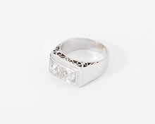 Charger l&#39;image dans la galerie, Bague chevaliere en platine ornée de 2 diamants

