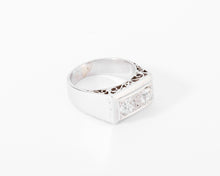 Charger l&#39;image dans la galerie, Bague chevaliere en platine ornée de 2 diamants
