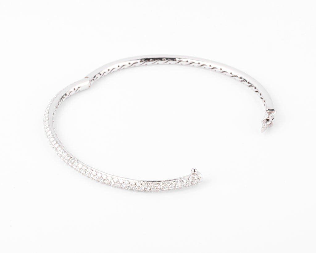 Bracelet jonc en or gris serti de 3 lignes de diamant