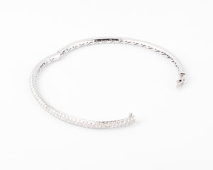 Bracelet jonc en or gris serti de 3 lignes de diamant