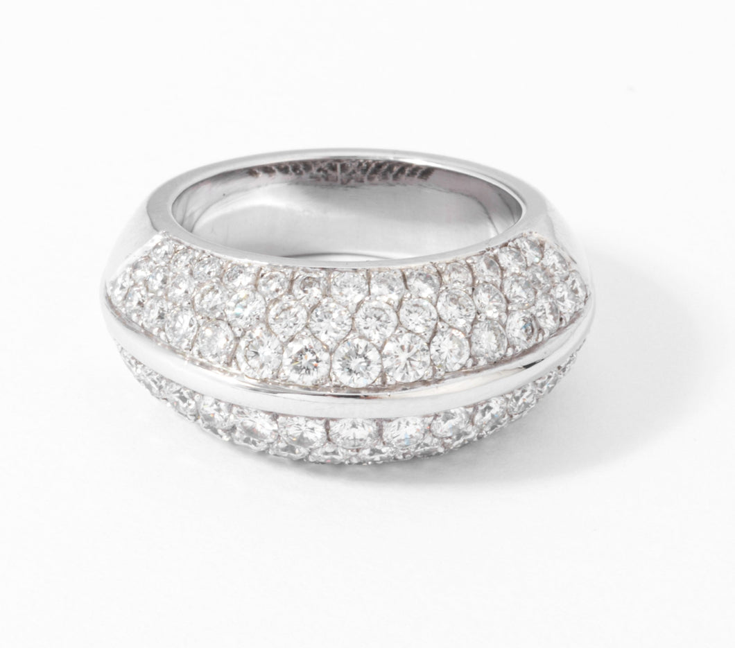 Bague jonc en or gris entièrement pavée de diamant
