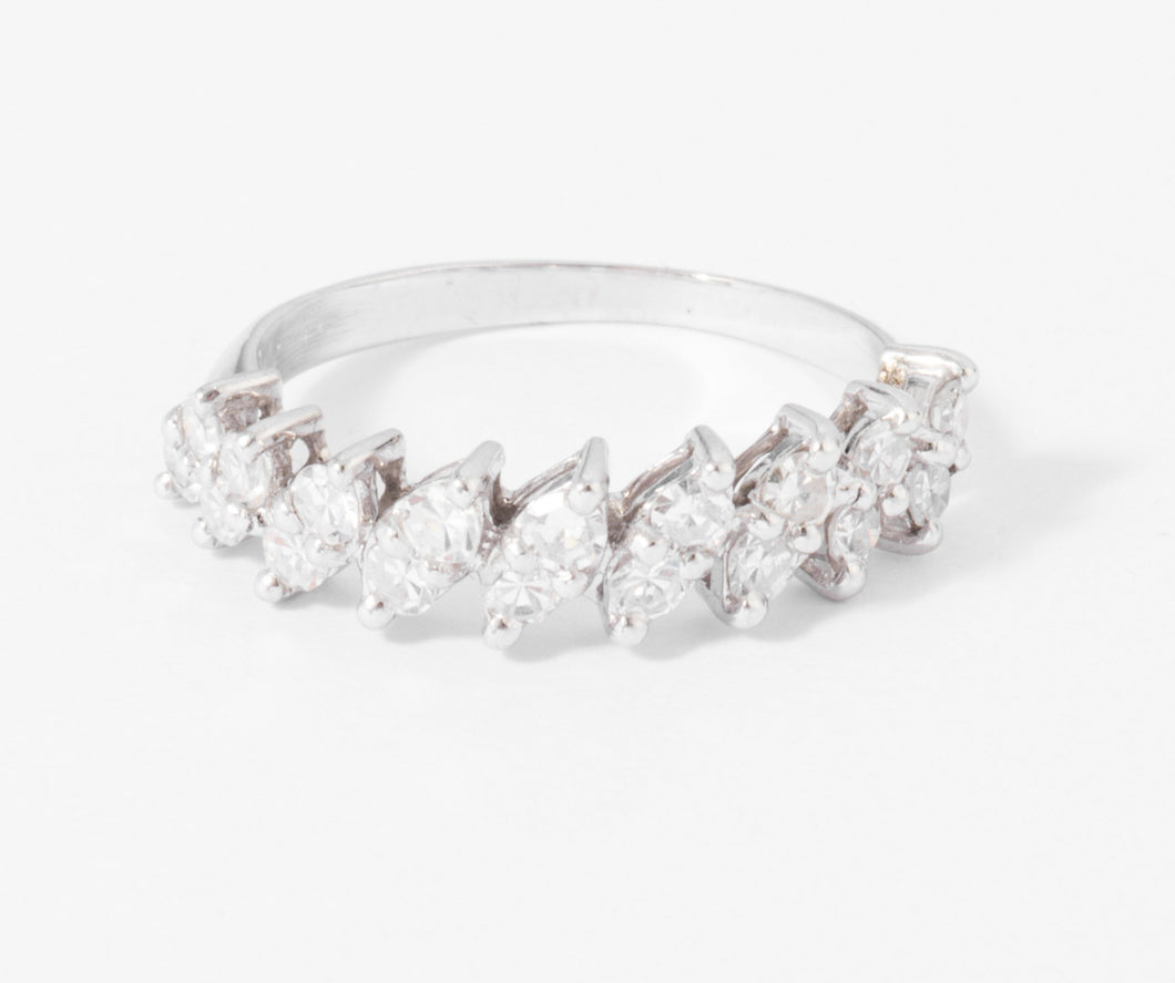 Demie alliance en or gris et diamant