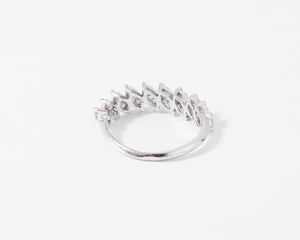 Demie alliance en or gris et diamant