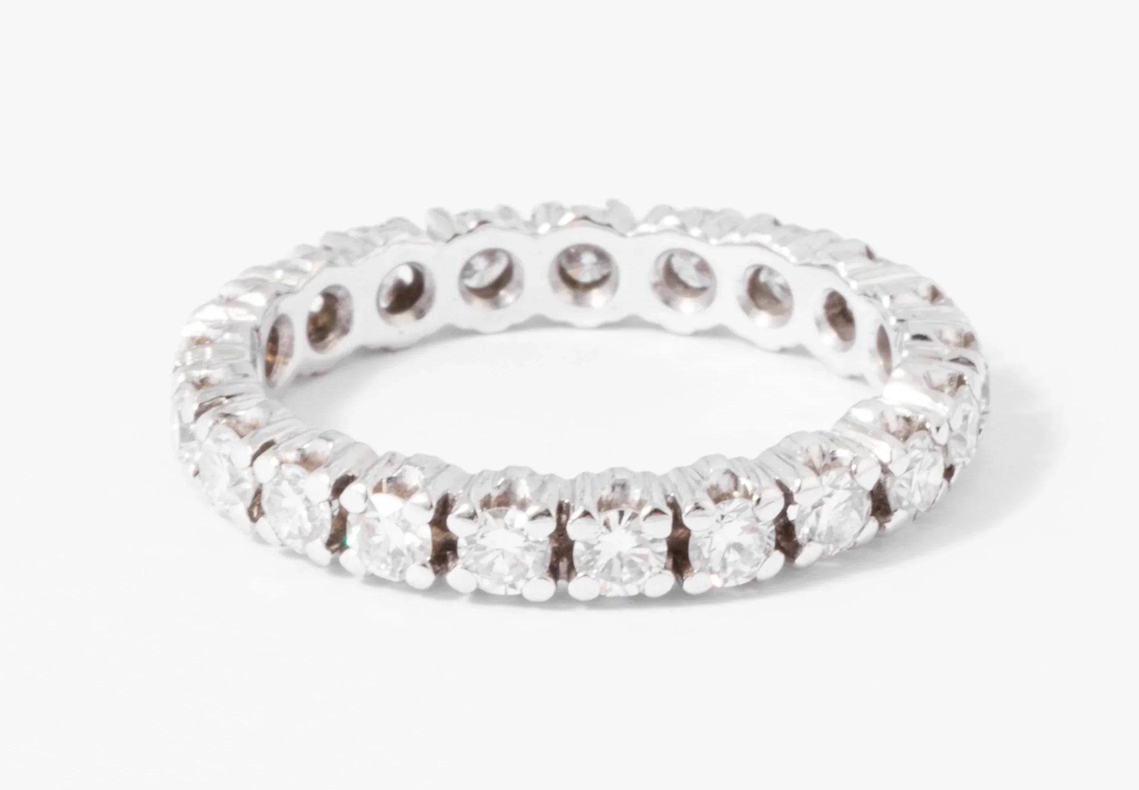 Alliance américaine en or gris et diamant