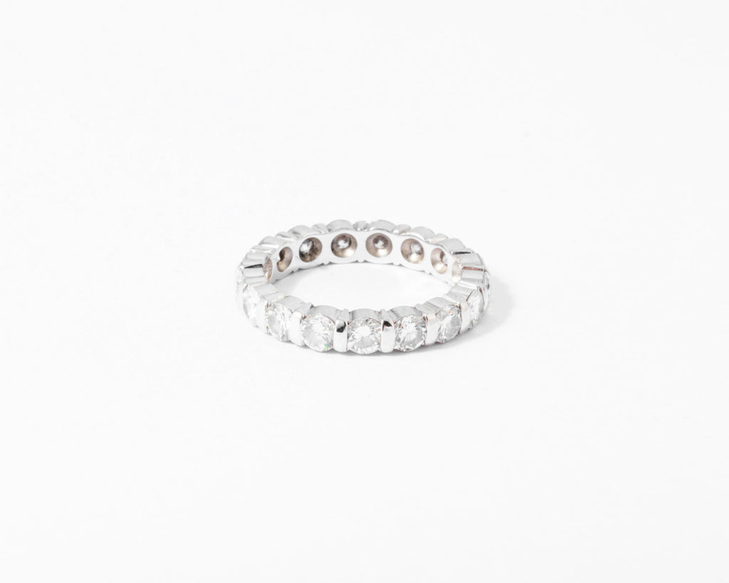 Alliance américaine en or gris et diamant taille brillant