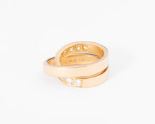 Charger l&#39;image dans la galerie, Bague Cartier modèle Nouvelle Vague or jaune et diamants
