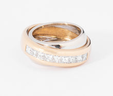 Charger l&#39;image dans la galerie, Bague jonc signée Cartier bi-colore en diamants princesses
