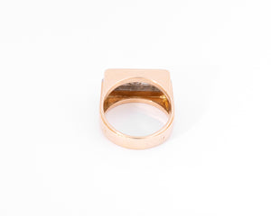 Bague chevalière ornée de diamant