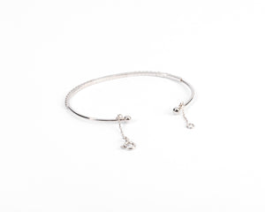 Bracelet demi jonc or gris et diamant sur le dessus