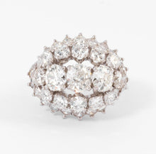 Charger l&#39;image dans la galerie, Bague or gris et diamants des années 1960
