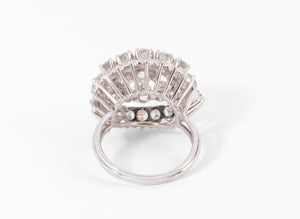 Bague or gris et diamants des années 1960