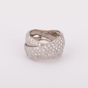 Bague or gris croisée entièrement pavée de diamant
