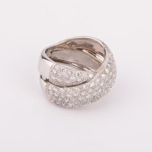 Bague or gris croisée entièrement pavée de diamant