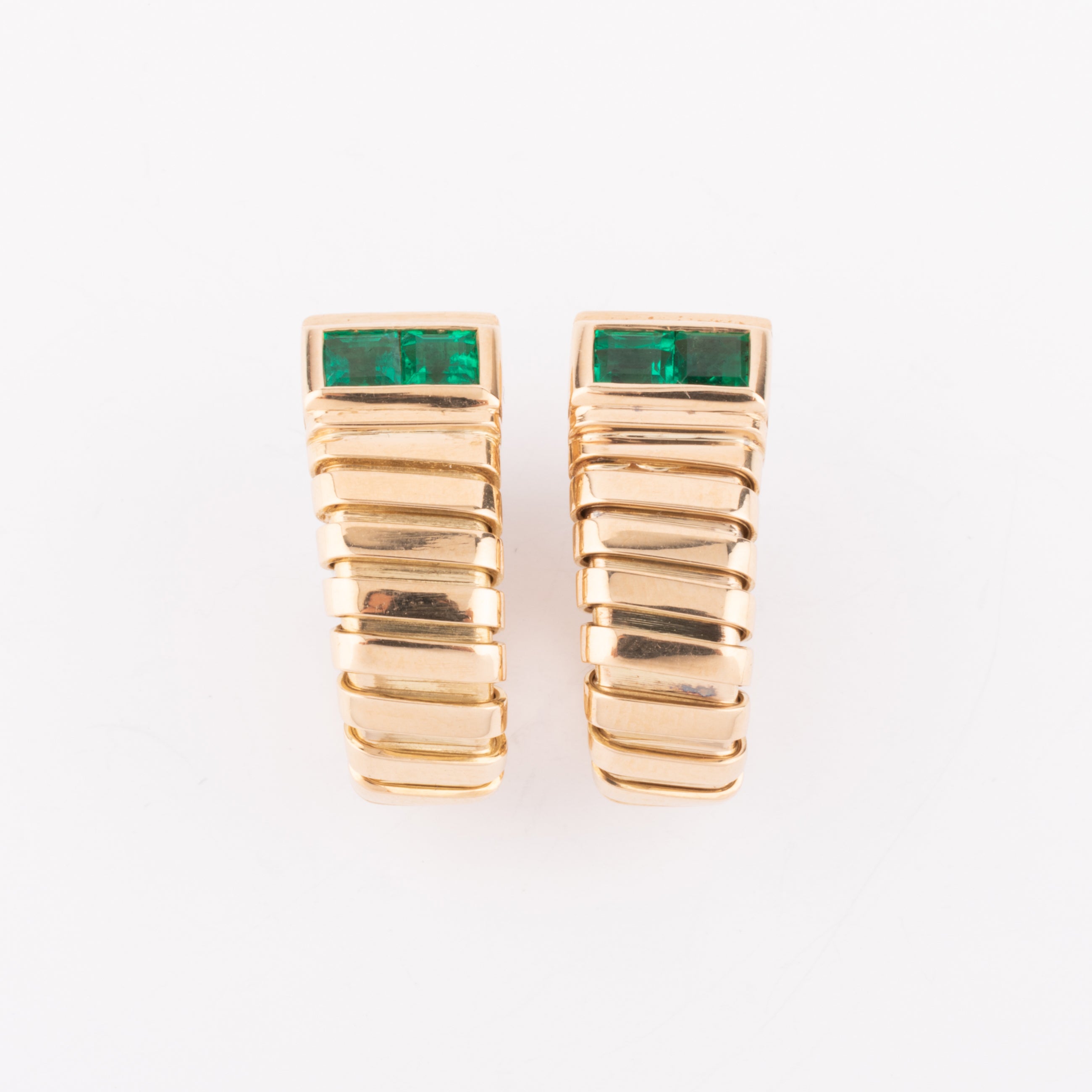 Boucles d'oreilles de la maison Bvlgari en émeraudes sur or jaune