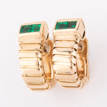 Charger l&#39;image dans la galerie, Boucles d&#39;oreilles de la maison Bvlgari en émeraudes sur or jaune
