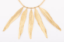 Charger l&#39;image dans la galerie, Collier en or H.Stern formant des plumes en or
