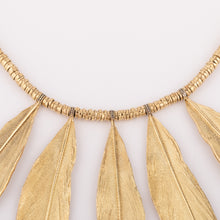 Charger l&#39;image dans la galerie, Collier en or H.Stern formant des plumes en or
