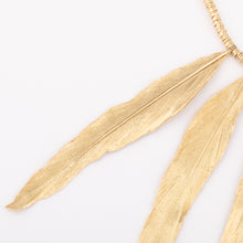 Charger l&#39;image dans la galerie, Collier en or H.Stern formant des plumes en or
