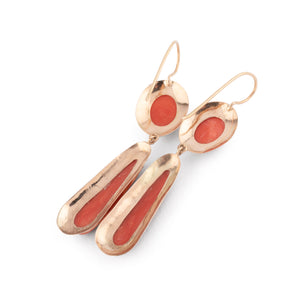 Paire de boucles d'oreilles en corail et or jaune