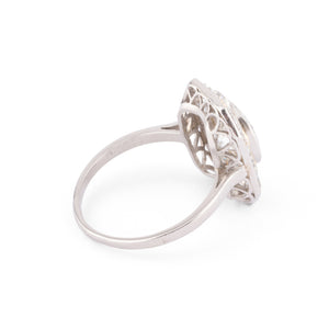 Bague platine ornée dans son centre d'un diamant taille ancienne