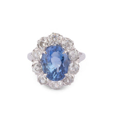 Charger l&#39;image dans la galerie, Bague entourage  Saphir de Ceylan ovale et diamant
