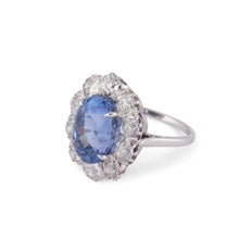 Charger l&#39;image dans la galerie, Bague entourage  Saphir de Ceylan ovale et diamant
