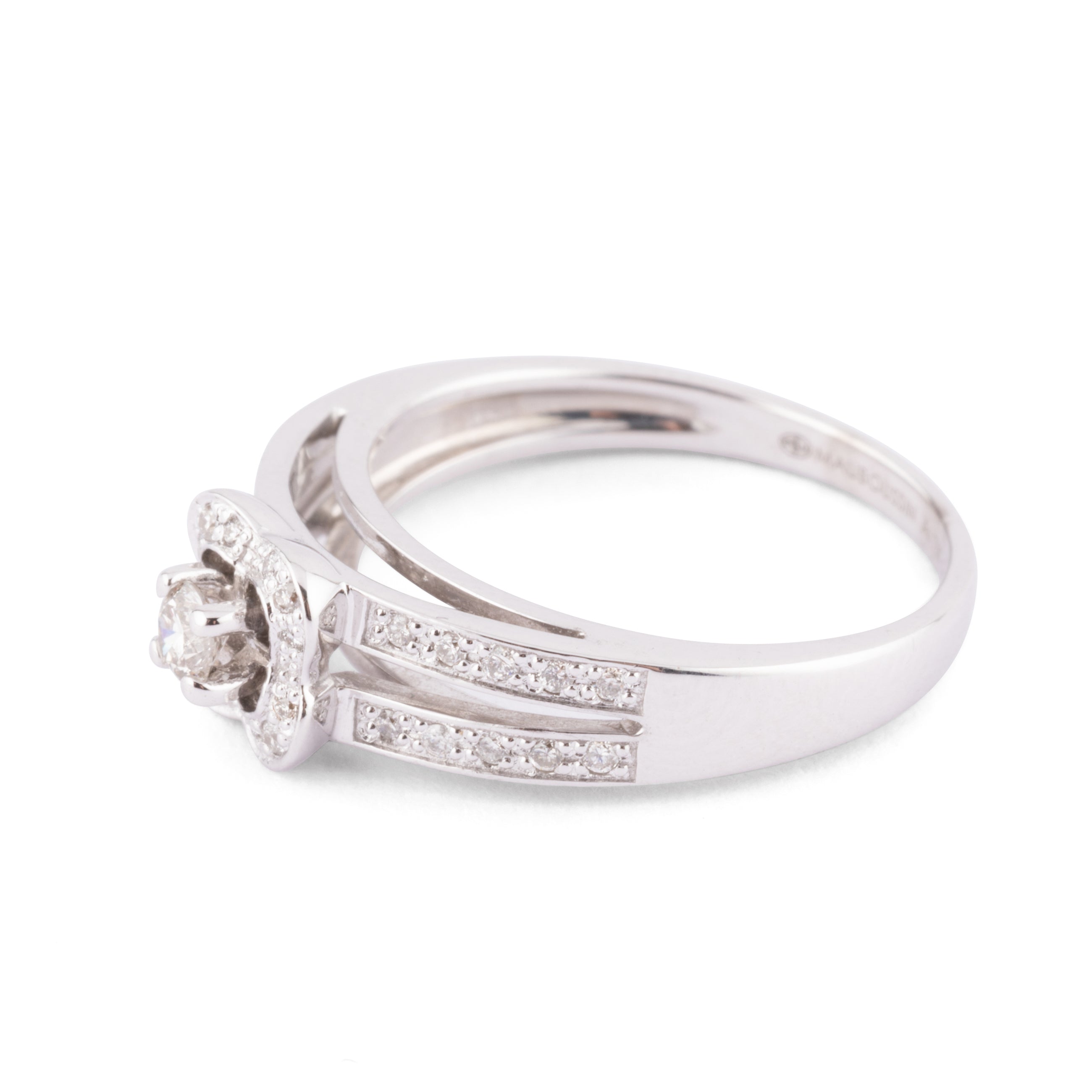 Bague or gris et diamant  de la maison Mauboussin